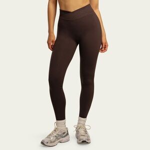 437 V Leggings – Espresso Brown — Size Medium